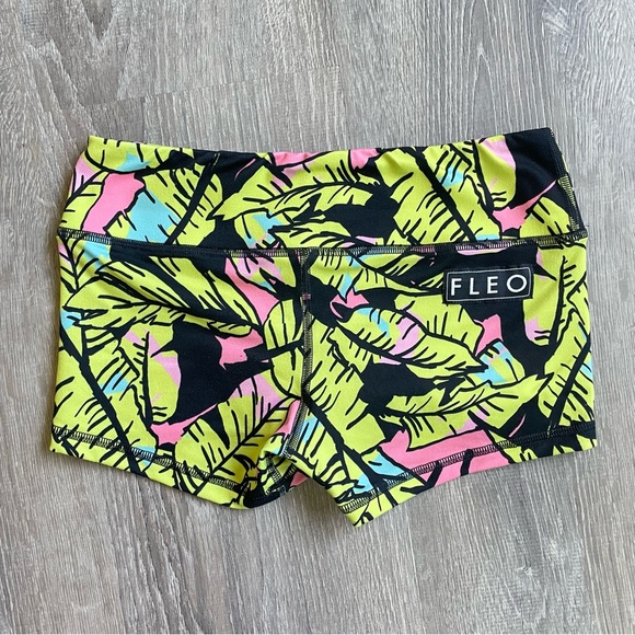 Fleo Shorts - Picture 2 of 3